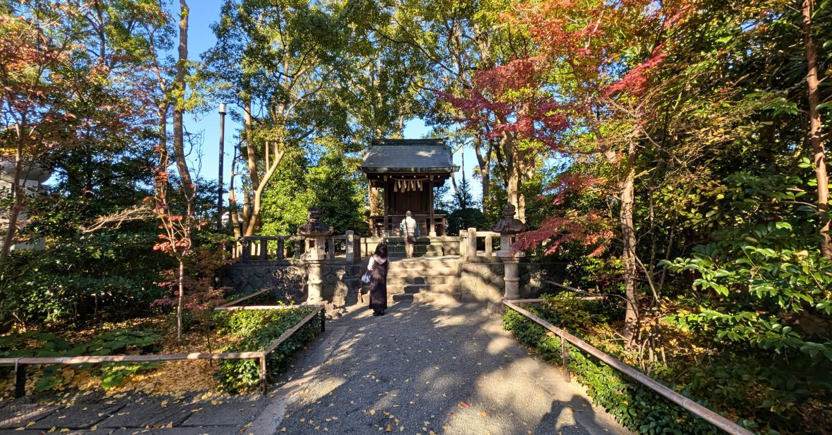 寒川神社末社宮山神社