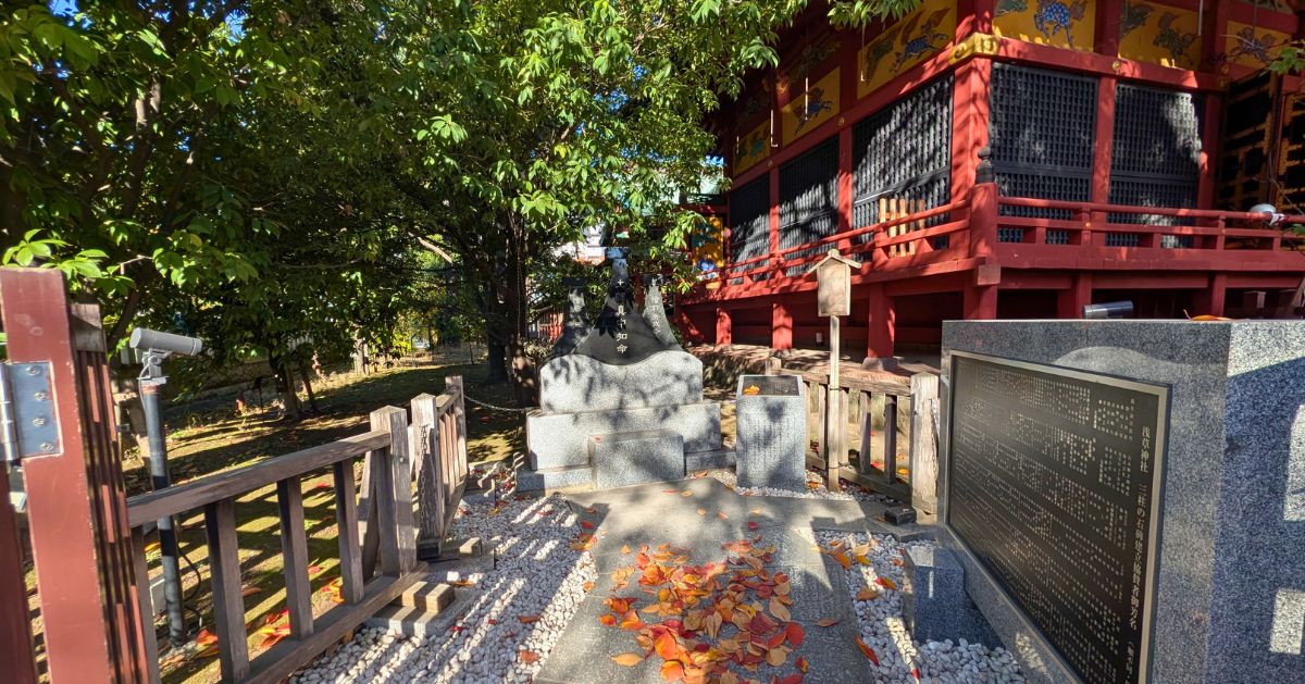 浅草神社 三柱の石碑